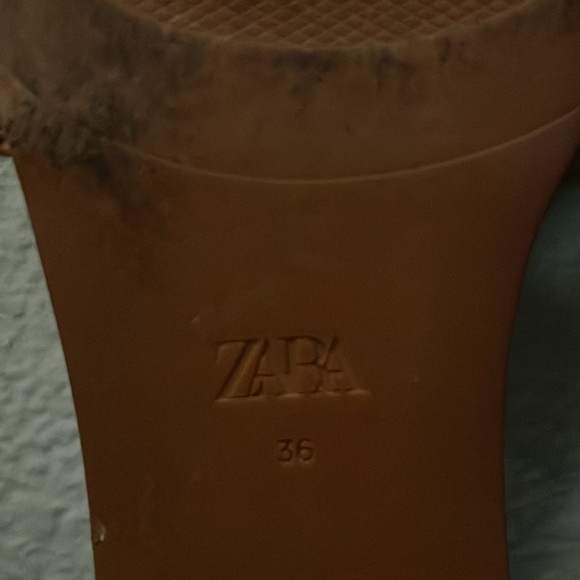 Zara Brown Sandals with Gold Accents - Picture 5 of 11